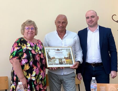 Колежът по туризъм в Бургас получи голямо признание за цялостен принос и модернизация на системата за образование