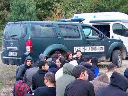 Спецакция на полицията: Заловиха две групи мигранти в София