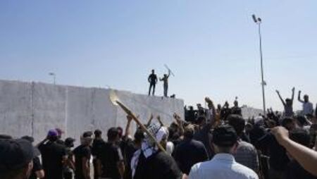 Иран затвори границата с Ирак заради размириците