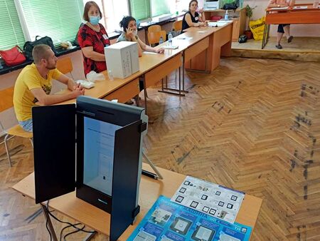 362 кандидат-депутати се борят за гласа на избирателите от Бургаска област, ето всички имена