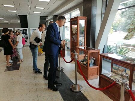 Вижте Златния орфей на Тончо Русев в уникална изложба в НХК