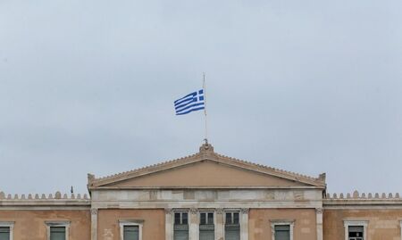 Документите в Гърция вече ще важат десет години