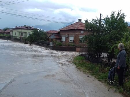 Водният ад: Каква е ситуацията в бедстващите райони