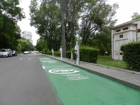 Утре в Бургас ще паркирате без пари, синята и зелена зона са в почивка