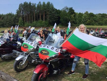 Светлинен мото парад събира мотористи от различни държави в Поморие