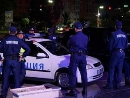 Пиян до безобразие софиянец блъсна колата си в четири бетонни колчета и бариерата на хотел „Зорница“