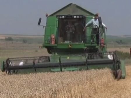 Земеделци на протест срещу вноса на зърно от Украйна