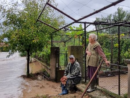 Събрахме 290 000 лв. с есемеси за потопа в Карловско