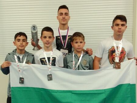 Бургаски каратисти с медали от световното първенство в Чехия