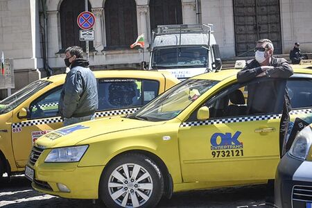 Такситата в София искат по-високи цени и по-ниски данъци