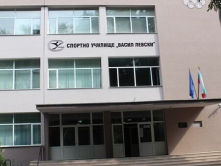 Десетки ученици на Спортното в Пловдив са с хранително натравяне, РЗИ и БАБХ са на терен