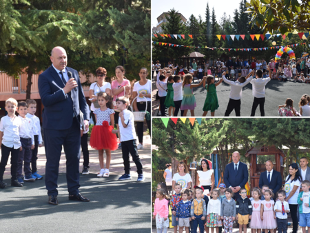 С вълнение, усмивки и благотворителна инициатива започна новата учебна година в община Поморие