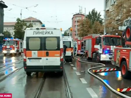 Извънредно! Огнен ад в София, има загинал