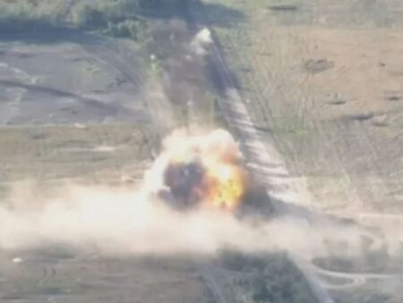 Укрепление на украинските войници край Херсон поразено с ТОС-1А, огромен огнен стълб се издига над тях
