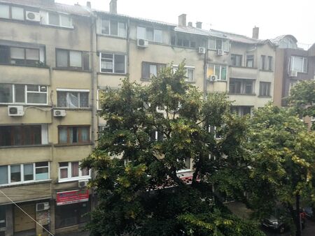 Истински ураган се завихри в Бургас от нищото преди минути