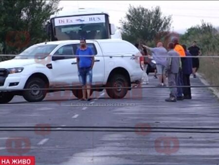 Затворена е част от магистрала Тракия заради повалени дървета Образувани