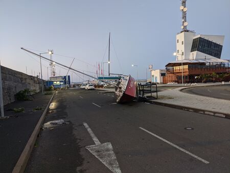 Какво причини на крайбрежната зона ураганният вятър В деня след