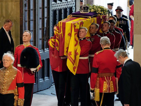 НА ЖИВО: Краят на "Епохата Елизабет II“, вижте за пръв път кралско погребение