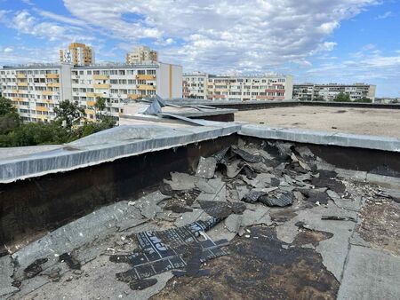 Унищожителният щорм нанесе поражения на 10 училища и 12 детски