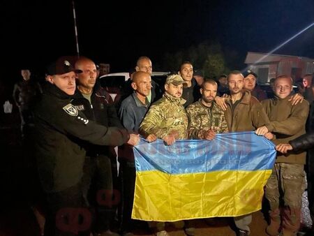 Освободиха Медведчук и още 54 руски пленници срещу 215 украинци, а босовете на Азов дават на Ердоган