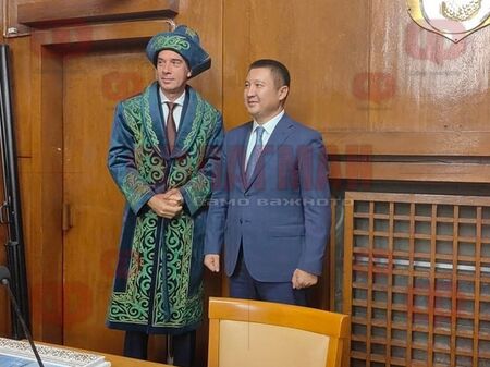 Защо кметът на Бургас облече „Шабан“ (СНИМКИ)