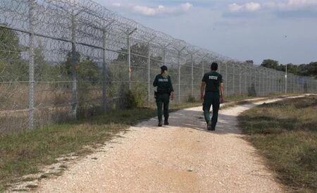 Те са в най-голяма помощ в това, че познават добре терена и те съдействат на “Гранична полиция” при залавянето на нелегалните мигранти
