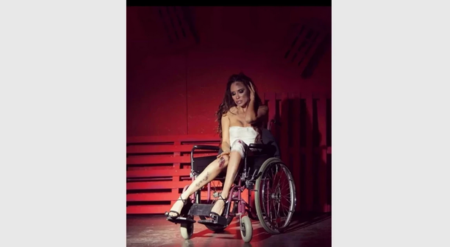 Лорена се снима в инвалидна количка