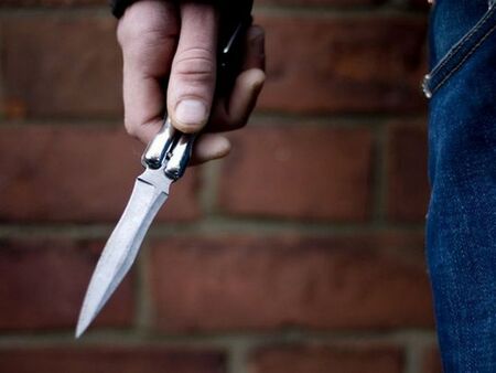 Ревнивец заби 3 пъти нож в гърдите на приятел на жена си