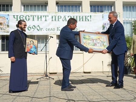 С водосвет и голям концерт айтоското село Караново отбеляз двоен празник