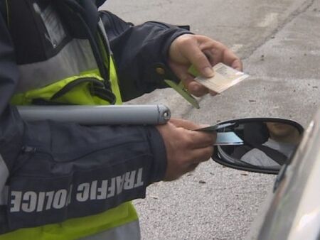 Условна присъда за пиян шофьор, подкупил със 110 лв. полицай в Камено