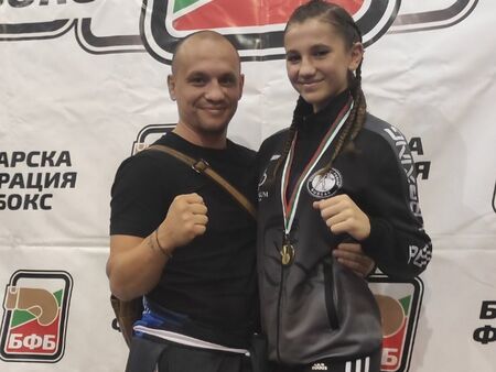Голям успех за бургаския бокс: Милена Николова е първата държавна шампионка при девойките