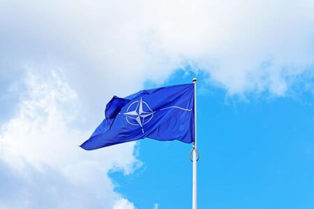 Седем страни от НАТО искат Украйна в алианса