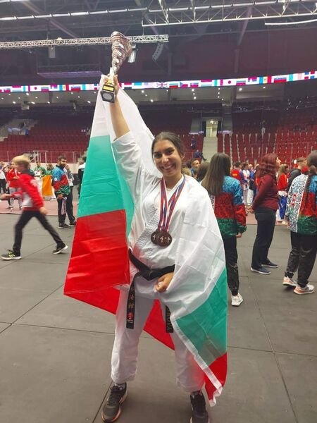Теодора Тодорова от клуб "Ронин" спечели 4 медала на световното по шотокан