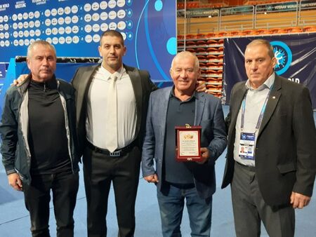 Голямо признание за легендарния бургаски борец Дончо Жеков