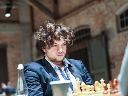 Доклад: Шахматистът Нийман мамил в над 100 партии чрез анални топчета