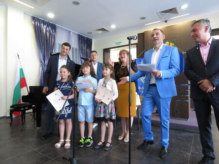 Ротари клуб Бургас обявява конкурс за стихотворение на тема  "Моят град, моят Бургас"