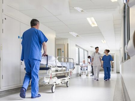 Лекарската заплата в областните болници достигна 2000 лева