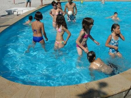5-годишната Теодора се удави в басейн в турски курорт