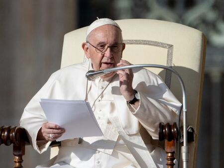 Папата осъди „безмилостните бомбардировки” на украинските градове