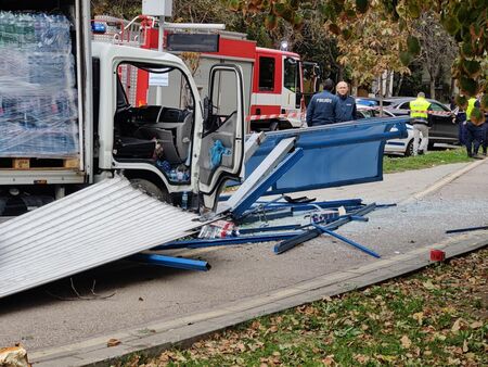 Очевидци на катастрофата с потресаващ разказ: Камионът мина през тялото на момичето