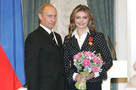 Близки на Путин финансират Кабаева с милиарди