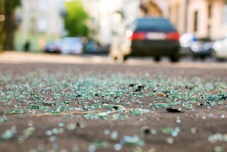 Вандали хвърляха камъни по тролеи в Плевен, счупили стъкло откъм шофьора