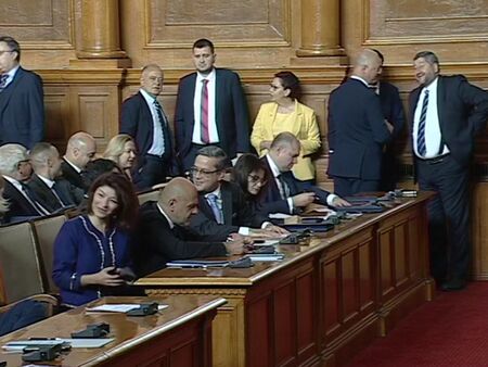 Номинираните за председател са четирима но ясно мнозинство за избор