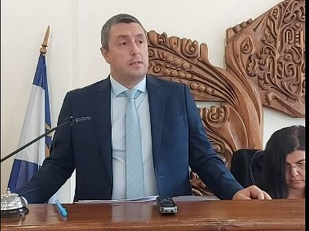 Флагман.бг live: Сесията на ОбС Царево, кметът разкрива как опозиционни съветници са получавали пари от Общината