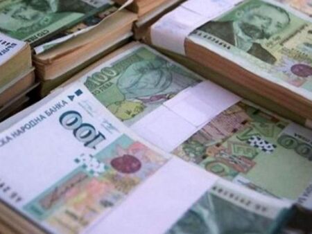 Половината български общини трудно плащат сметките си