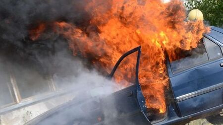 Кола се запали в движение в Сливен