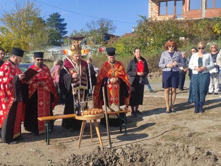 Днес бе положен крайъгълният камък  Благотворителна кампания за събирането на