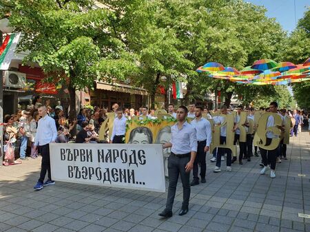 Кметът на Бургас: Дълбока почит към всички радетели за развитието на българската просвета и култура