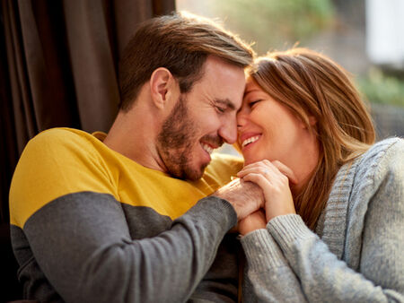 6 правила за връзките, които щастливите двойки нарушават