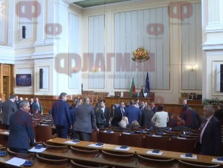 Парламентарните комисии по отбрана и по външна политика одобриха два